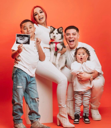 Eduin Caz with wife ad children
